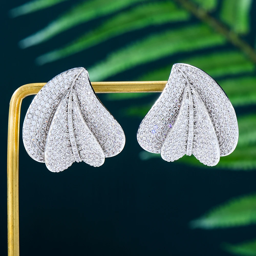 Soramoore Luxury Modern Charm Leaf Earrings For Women Bridal Wedding Shiny Earring 2020 Brincos Female DIY Fashion Jewelry Hot
Soramoore Luxury Modern Charm Leaf Earrings For Women Bridal Wedding Shiny Earring 2020 Brincos Female DIY Fashion Jewelry Hot