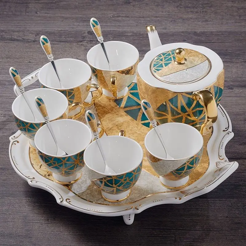 Luxo osso china conjunto de café ouro inlay porcelana conjunto chá pote copo cerâmica caneca açúcar tigela leite creme coffee
Luxo osso china conjunto de café ouro inlay porcelana conjunto chá pote copo cerâmica caneca açúcar tigela leite creme coffee