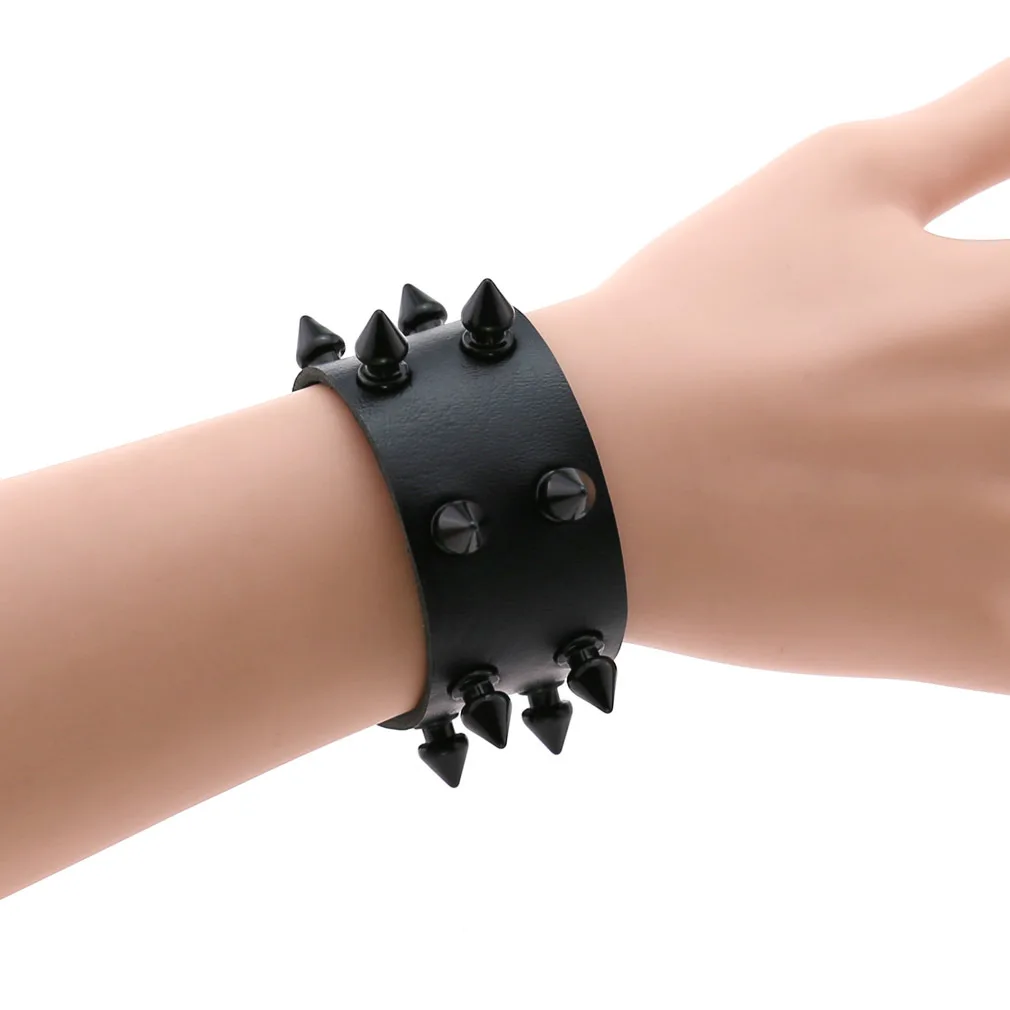 Dark Double Layer Rivet Bracelet Women Leather Retro Street Shot Hand Bracelets New Jewelry Accessories Wide Bangles Wristband
Dark Double Layer Rivet Bracelet Women Leather Retro Street Shot Hand Bracelets New Jewelry Accessories Wide Bangles Wristband
