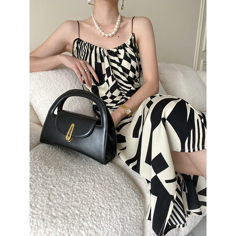 Artistic geometric print suspender skirt summer women's dress design 2022 new style
Artistic geometric print suspender skirt summer women's dress design 2022 new style