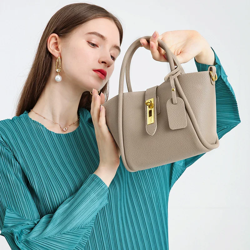 Women's Bag for Women Fashion Designer Luxury Bag 2023 New Bucket Handbags Women Advanced Sense Ladies Shopping Shoulder Bag
Women's Bag for Women Fashion Designer Luxury Bag 2023 New Bucket Handbags Women Advanced Sense Ladies Shopping Shoulder Bag
