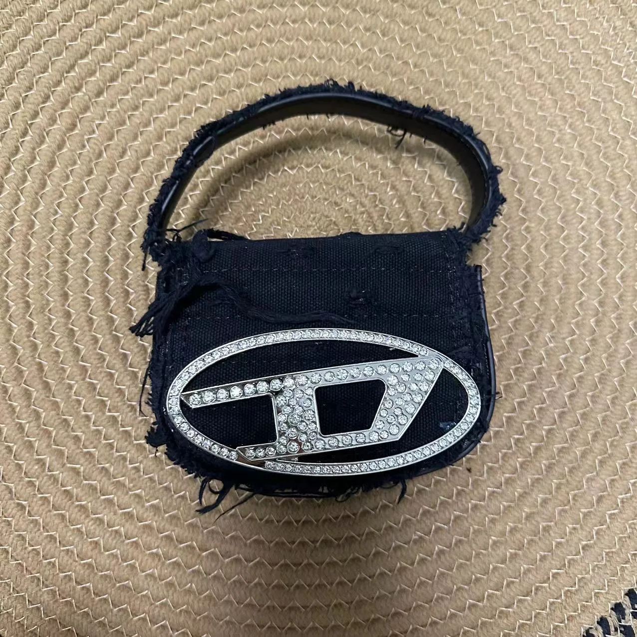 2023 new women's bag hot style jingle bag diamond black denim shoulder crossbody handbag
2023 new women's bag hot style jingle bag diamond black denim shoulder crossbody handbag