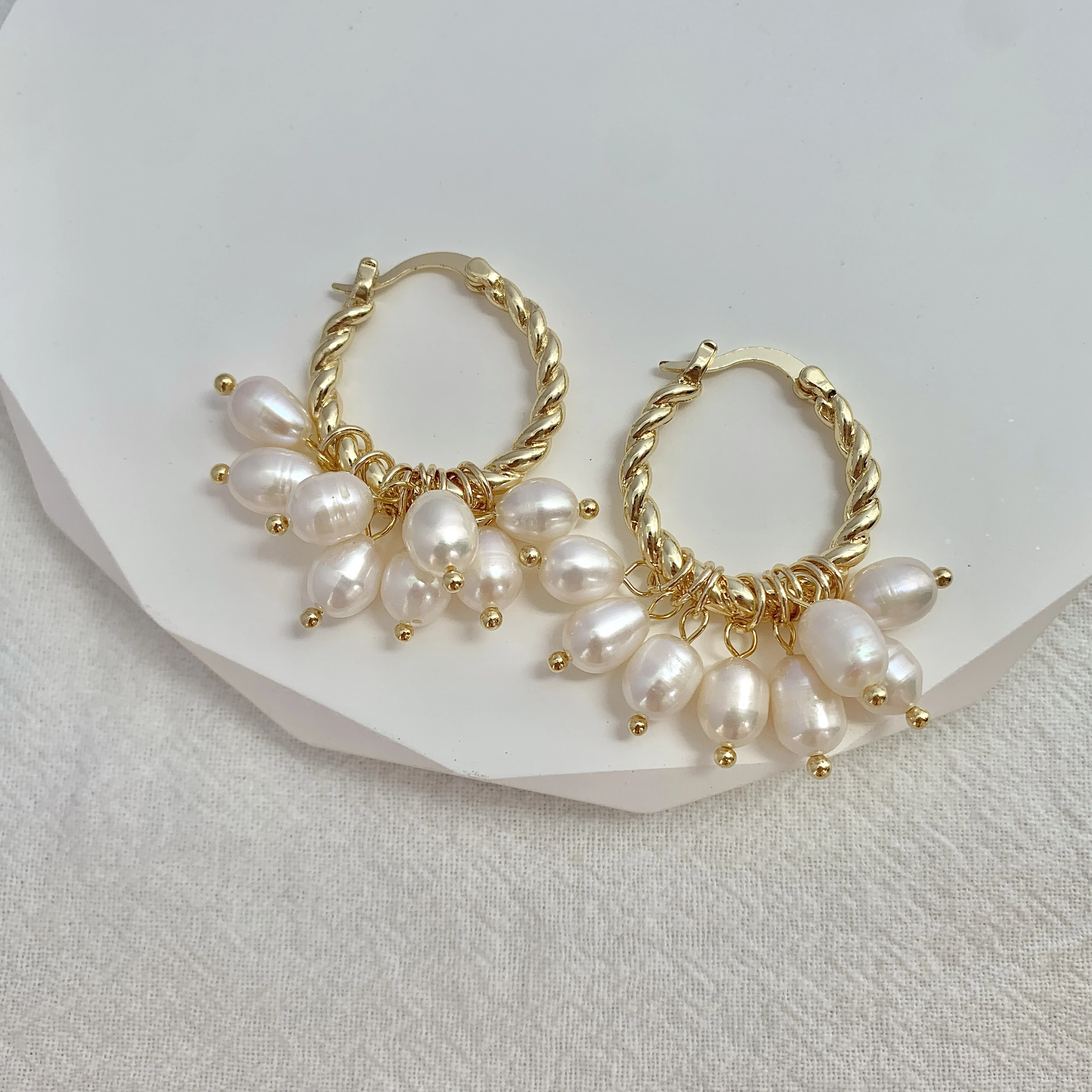 2Piece Interweave Twist Metal Circle Round Pearl Tassels Dangling Hoop Earrings For Women Accessories Retro Party Jewelry
2Piece Interweave Twist Metal Circle Round Pearl Tassels Dangling Hoop Earrings For Women Accessories Retro Party Jewelry