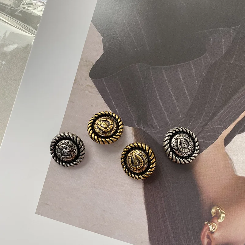 Small incense retro wind metal buttons Sewing Accessories tweed jacket coat sweater female clothing buttons Diy Craft 6pcs/lot
Small incense retro wind metal buttons Sewing Accessories tweed jacket coat sweater female clothing buttons Diy Craft 6pcs/lot