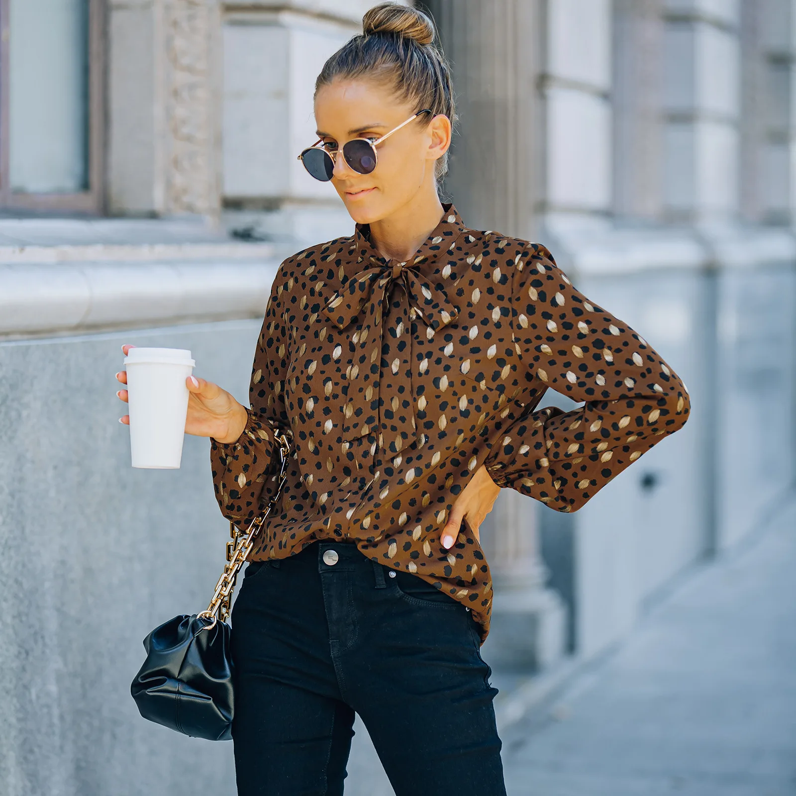 Женская шифоновая блузка в горошек, с длинным рукавом и бантом на воротнике, осень 2022
Женская шифоновая блузка в горошек, с длинным рукавом и бантом на воротнике, осень 2022