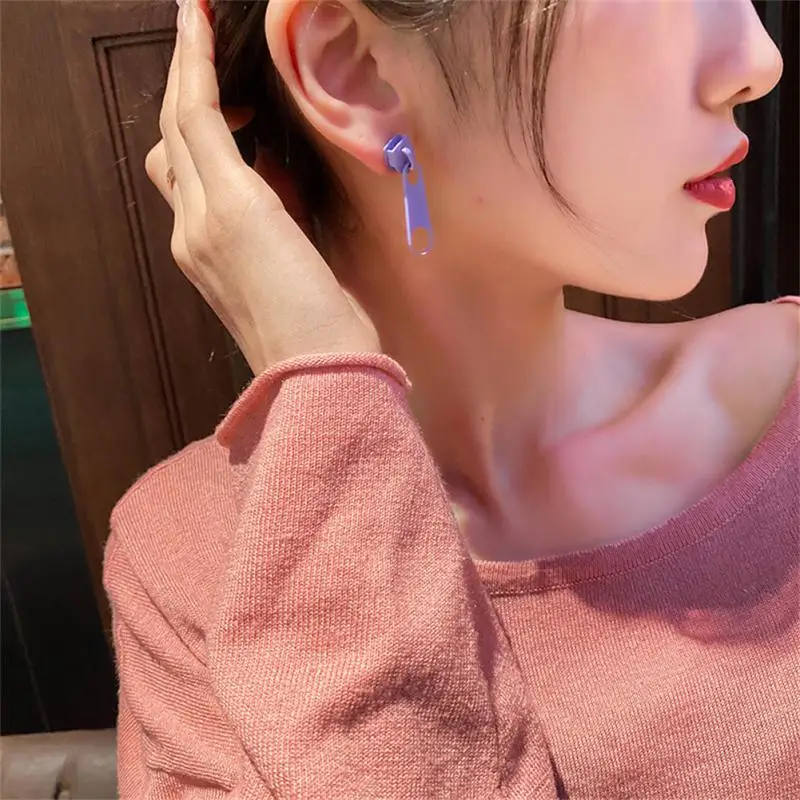 Женские необычные серьги-пирсинг, индивидуальные геометрические серьги-гвоздики на молнии, модные серьги в виде геометрических колец 
Женские необычные серьги-пирсинг, индивидуальные геометрические серьги-гвоздики на молнии, модные серьги в виде геометрических колец