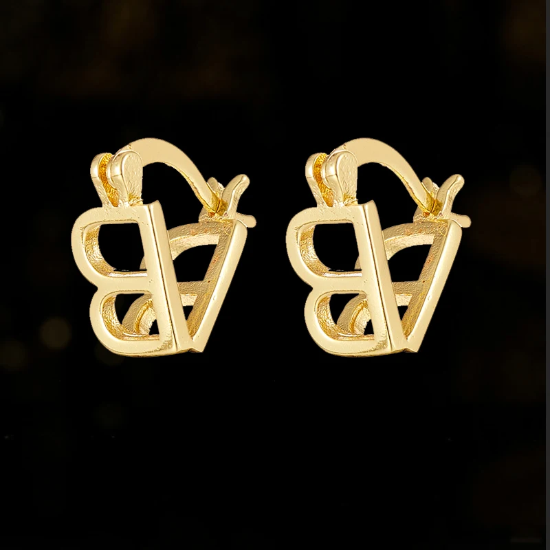 New Fashion Vintage Geometric Wide B Metallic Hoop Earrings for Women Luxury Retro Hoop Earrings Wedding Accessories Jewelry
New Fashion Vintage Geometric Wide B Metallic Hoop Earrings for Women Luxury Retro Hoop Earrings Wedding Accessories Jewelry