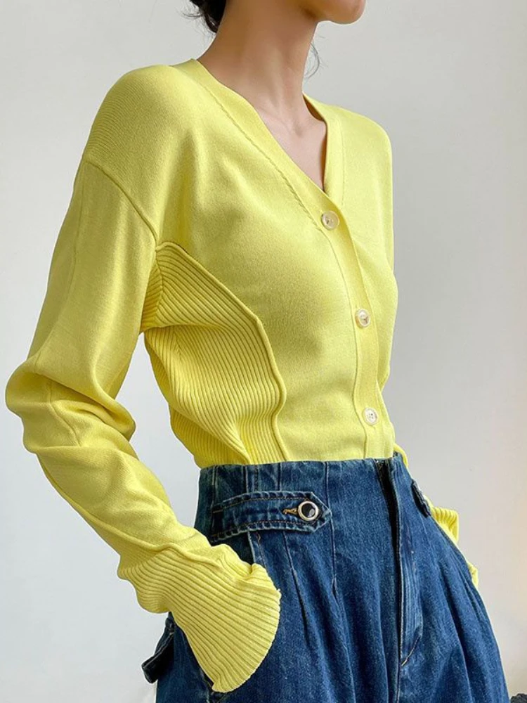 ZCSMLL Korean design feeling v-neck sweater sweater women's new solid color loose long sleeve top in autumn 2022
ZCSMLL Korean design feeling v-neck sweater sweater women's new solid color loose long sleeve top in autumn 2022