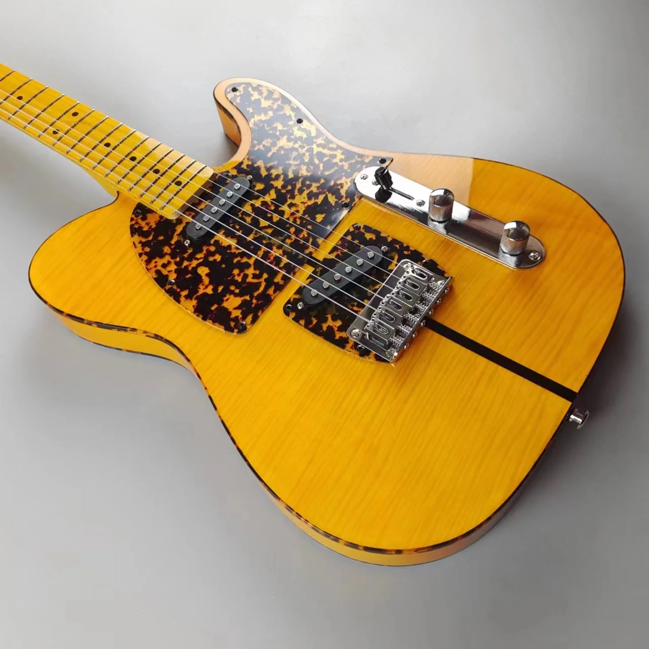 Prince HS Anderson & Hohner Madcat Mad Cat Tele Amber Yellow Flame Maple Top Electric Guitar Leopard Pickguard & Body Binding gu
Prince HS Anderson & Hohner Madcat Mad Cat Tele Amber Yellow Flame Maple Top Electric Guitar Leopard Pickguard & Body Binding gu