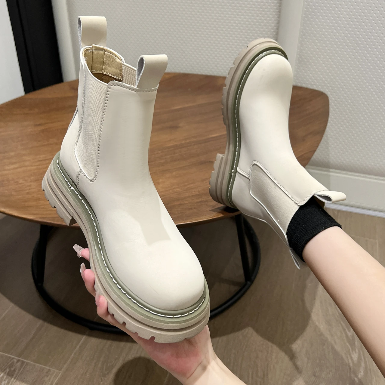 European Station Leather Women Boots Women's 2021 Autumn New Candy-colored Beef Tendon Bottom Thick Bottom Cigarette Boots
European Station Leather Women Boots Women's 2021 Autumn New Candy-colored Beef Tendon Bottom Thick Bottom Cigarette Boots