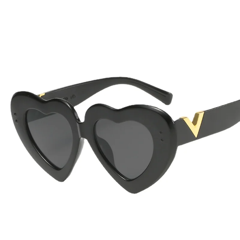 V Logo Fashion Heart Shape Women Sunglasses Brand Designer Lovely Rimless Sun Glasses For Female Vintage Pink Ladies Shades
V Logo Fashion Heart Shape Women Sunglasses Brand Designer Lovely Rimless Sun Glasses For Female Vintage Pink Ladies Shades