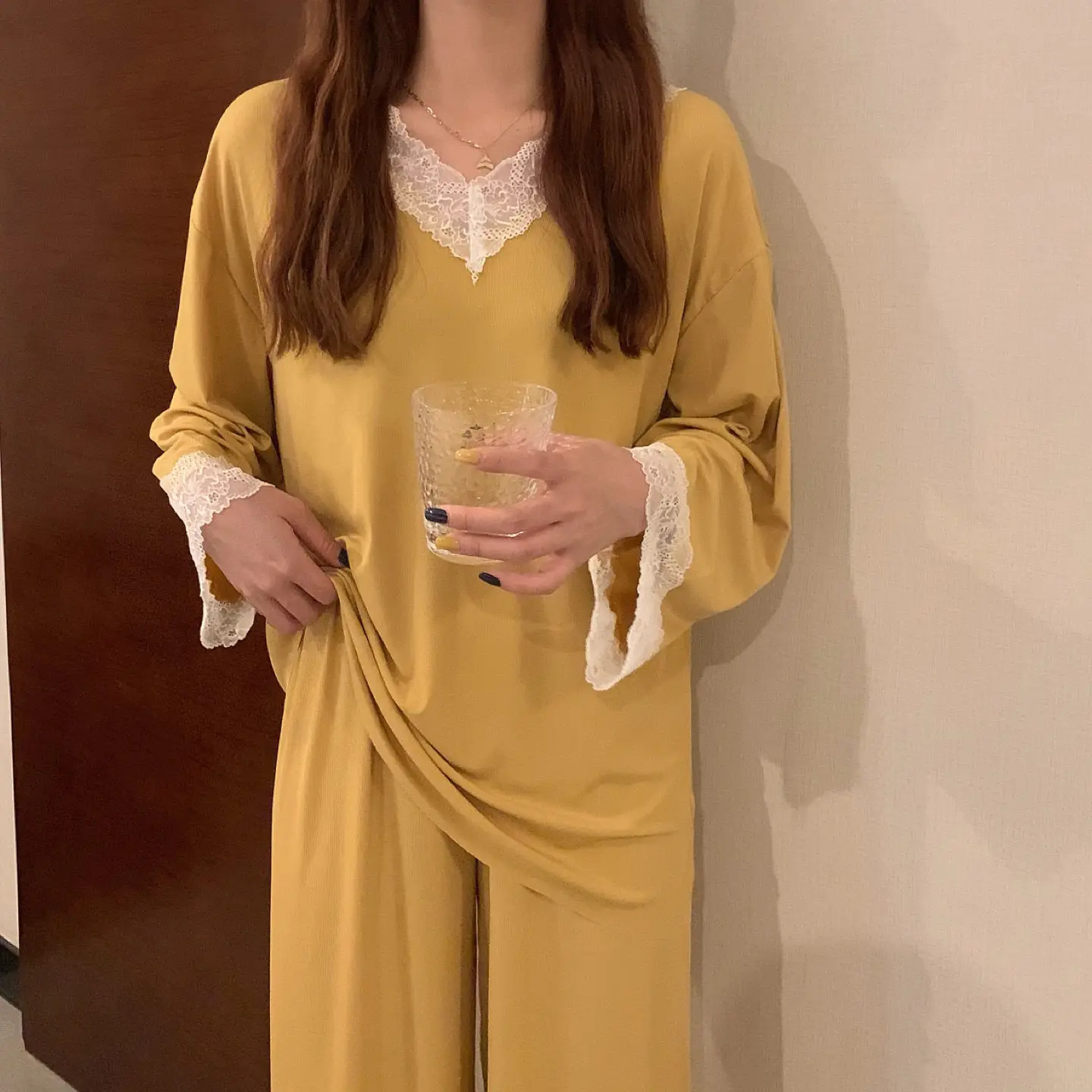 Pajamas Women's Spring And Autumn Long-sleeved Casual Sweet And Fresh Lace Pajamas Lace Home Service Two-piece Suit
Pajamas Women's Spring And Autumn Long-sleeved Casual Sweet And Fresh Lace Pajamas Lace Home Service Two-piece Suit