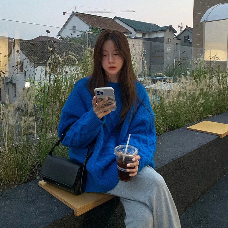 Winter Korean Fashion Women Blue Sweater Crew Neck Twist Lazy Wind Leisure Loose Vintage Pullover Long Sleeves Knitting Tops
Winter Korean Fashion Women Blue Sweater Crew Neck Twist Lazy Wind Leisure Loose Vintage Pullover Long Sleeves Knitting Tops