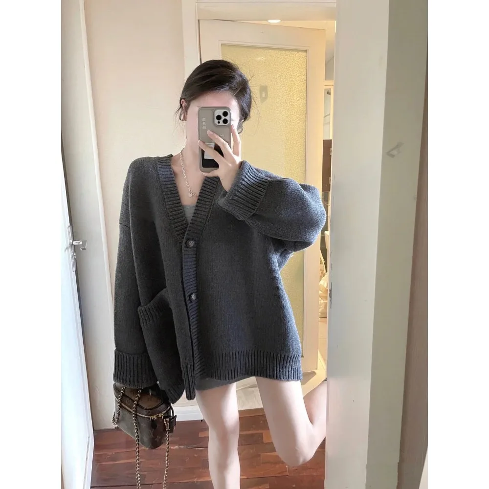 This year's popular sweater jacket women's new languid knitted cardigan for autumn
This year's popular sweater jacket women's new languid knitted cardigan for autumn