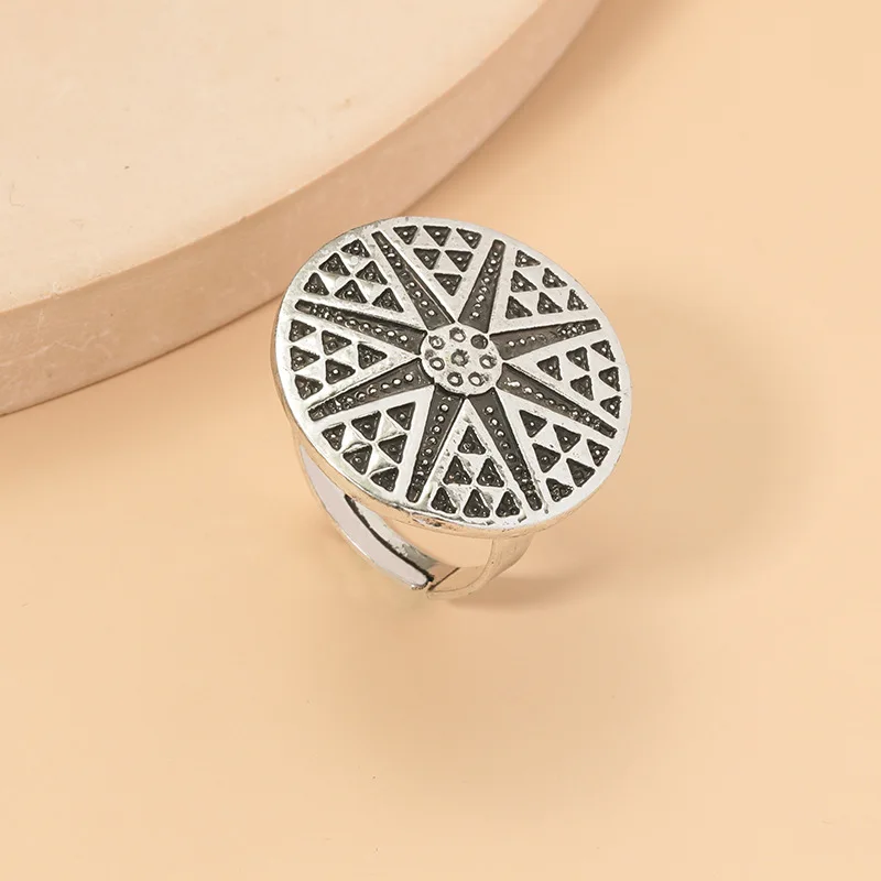 Bohemian Ethnic Round Carved Flower Adjustable Rings for Women Indian Simple Vintage Silver Color Alloy Joint Ring Party
Bohemian Ethnic Round Carved Flower Adjustable Rings for Women Indian Simple Vintage Silver Color Alloy Joint Ring Party