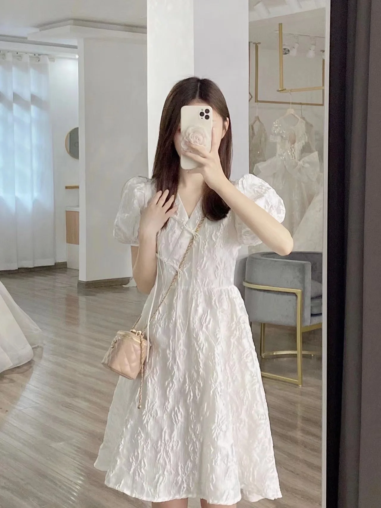 

French V-neck Dresses Bubble Short Sleeved White Dress Women 2023 New Summer Waistband Slimming Romantic Mid Length Clothes