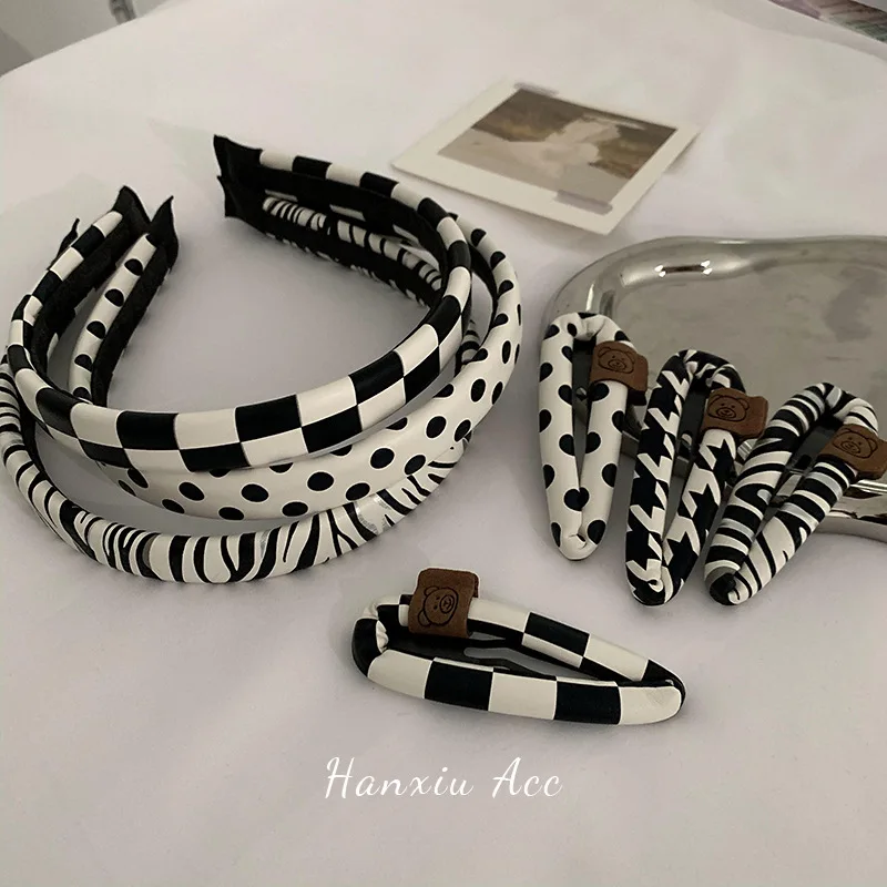 Korean Autumn Winter New Black white Grid Hair Tie Hairpin Hair Band Simple Hair Rope Hairpin Girl Hair Accessories 
Korean Autumn Winter New Black white Grid Hair Tie Hairpin Hair Band Simple Hair Rope Hairpin Girl Hair Accessories