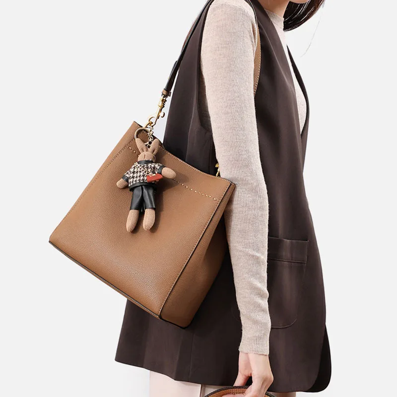 Pure Leather Shoulder Bag Women's Large Capacity New Simple 2023 European and American Retro Fashion Leather Diagonal Span Bag
Pure Leather Shoulder Bag Women's Large Capacity New Simple 2023 European and American Retro Fashion Leather Diagonal Span Bag