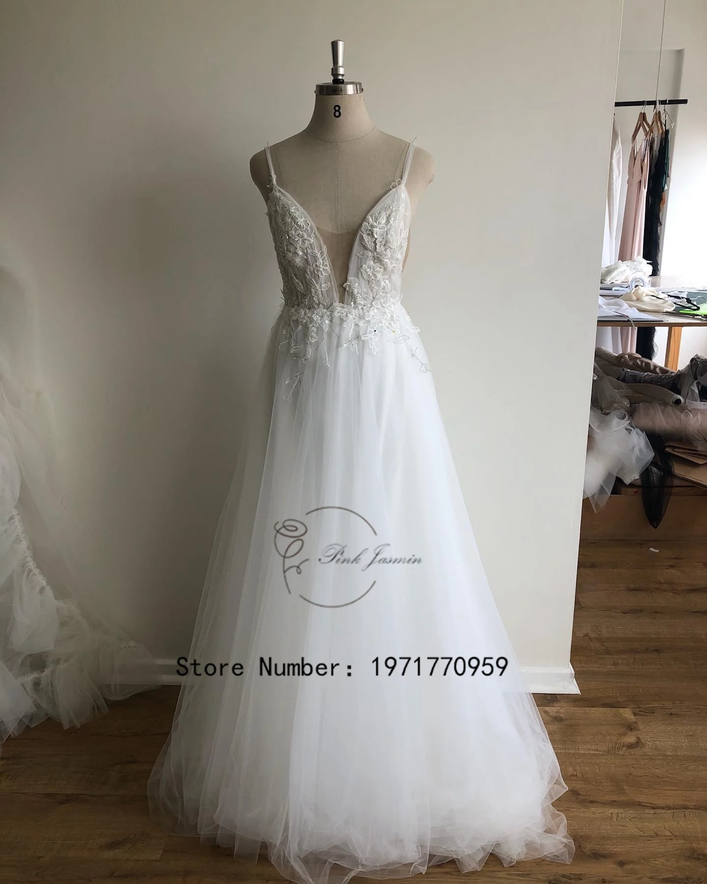 Simple Deep V Neck White Wedding Dresses For Bride Sleeveless 2023 Backless A Line Lace Bridal Gowns With Soft Tulle
Simple Deep V Neck White Wedding Dresses For Bride Sleeveless 2023 Backless A Line Lace Bridal Gowns With Soft Tulle