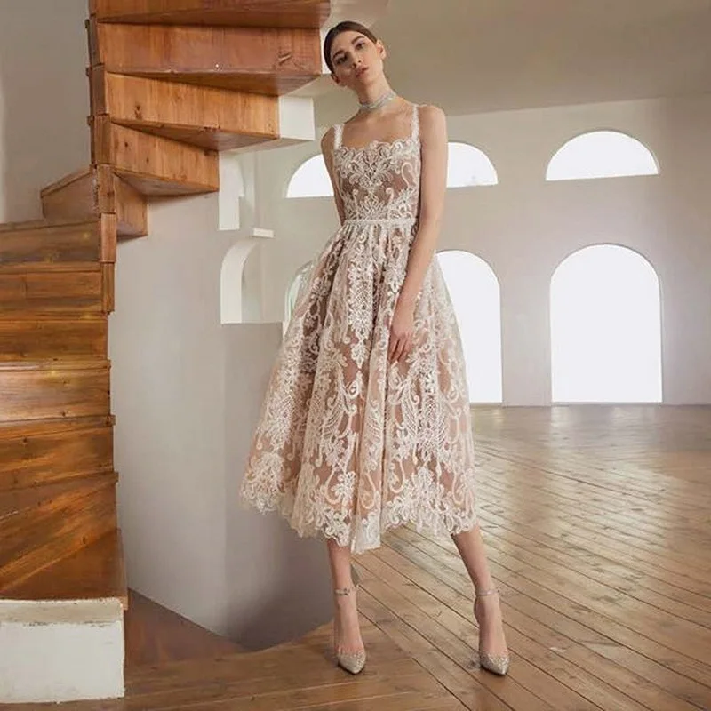 Vietnamese French Niche Dress Light Luxury Dress Temperament Goddess Embroidery Waist Mid-Length Sling Fairy Dress
Vietnamese French Niche Dress Light Luxury Dress Temperament Goddess Embroidery Waist Mid-Length Sling Fairy Dress