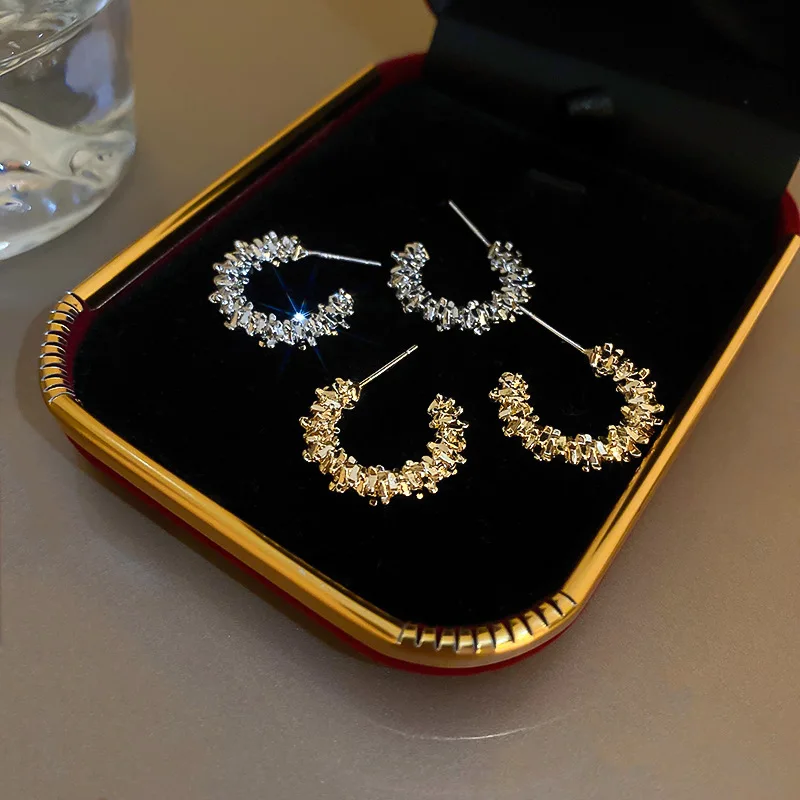 2022 New Simple Twisted Metalic Open Hoop Earrings For Women Geometric Jewelry Small C Shape boucle oreille femme
2022 New Simple Twisted Metalic Open Hoop Earrings For Women Geometric Jewelry Small C Shape boucle oreille femme