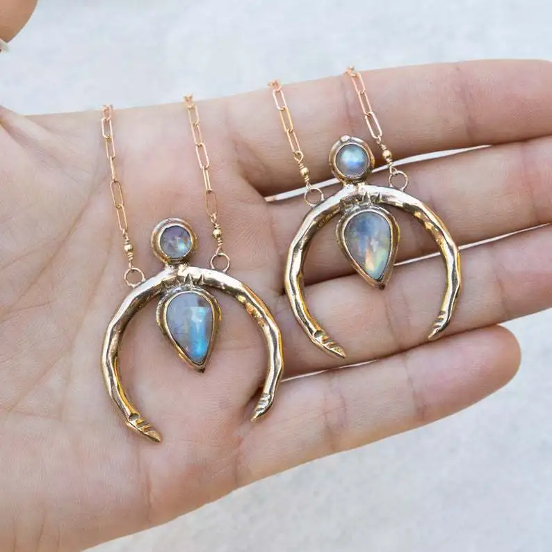 Creative Retro Golden Crescent Necklace European and American Style Inlaid Moonstone Creative Jewelry Temperament Clavicle Chain
Creative Retro Golden Crescent Necklace European and American Style Inlaid Moonstone Creative Jewelry Temperament Clavicle Chain