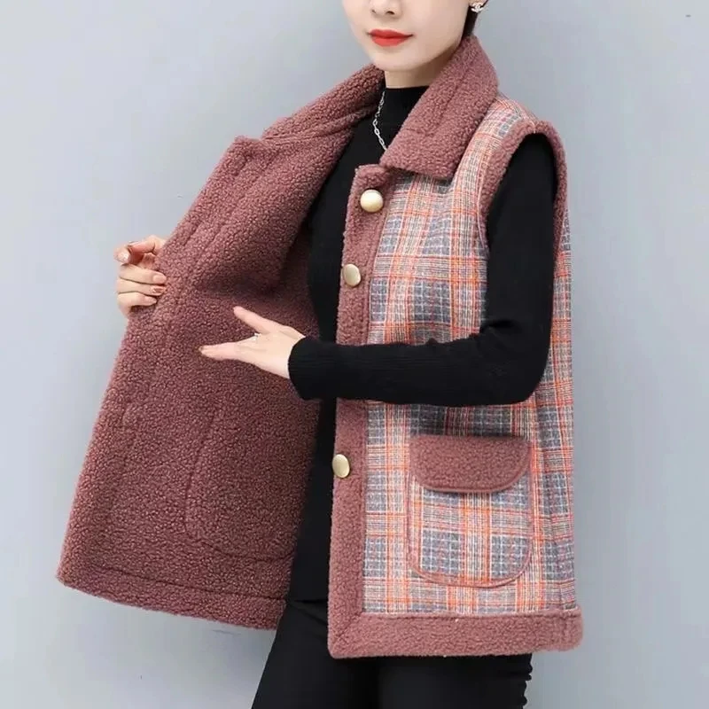 Loose Plaid Thickened Coat Women Velvet Cotton Vest Jacket Autumn Winter Fashion Lamb Wool Coat Female Warm Sleeveless Waistcoat
Loose Plaid Thickened Coat Women Velvet Cotton Vest Jacket Autumn Winter Fashion Lamb Wool Coat Female Warm Sleeveless Waistcoat