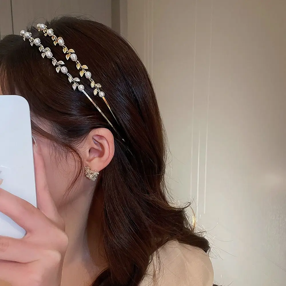 Gold Pearl Tiara Wedding Bride Headwear Girl Thin Hair Hoop Leaf Headband Rhinestone Hair Band Korean Style Headwear
Gold Pearl Tiara Wedding Bride Headwear Girl Thin Hair Hoop Leaf Headband Rhinestone Hair Band Korean Style Headwear