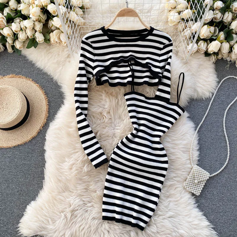 Striped Knitted Tight Dress 2Piece Set Women Fashion Sexy Long Sleeve Knit pullover Crop Top+Spaghetti Strap Bodycon Dress Suits
Striped Knitted Tight Dress 2Piece Set Women Fashion Sexy Long Sleeve Knit pullover Crop Top+Spaghetti Strap Bodycon Dress Suits