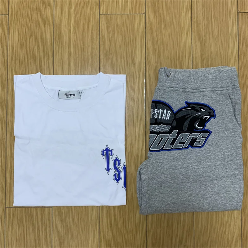 2022 Summer Hot Selling Men T-Shirts Trapstar London Shooters Short Set Women Top Quality Cotton Embroidered Graphic Tracksuits
2022 Summer Hot Selling Men T-Shirts Trapstar London Shooters Short Set Women Top Quality Cotton Embroidered Graphic Tracksuits