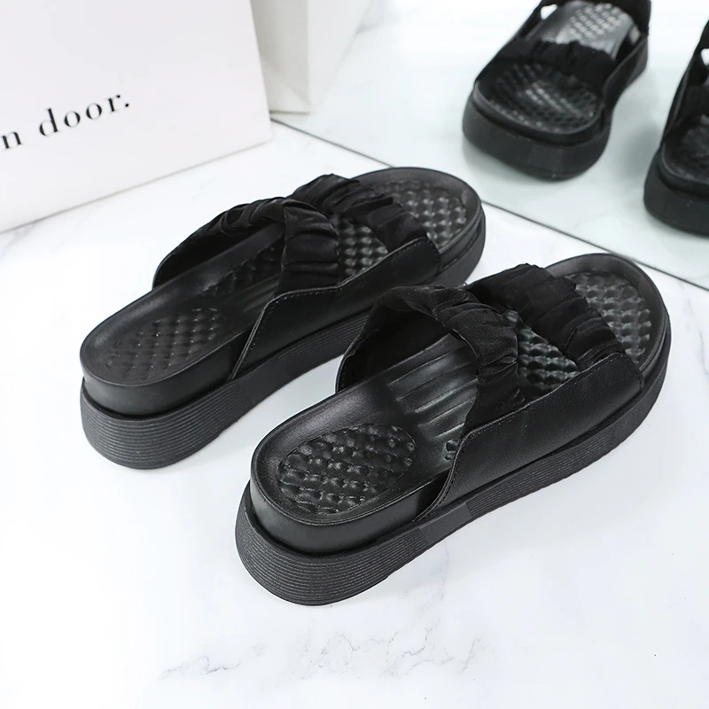 Lightweight Small Thick-soled Sandals Women's Summer Fashion Outer Wear Beach Shoes Ladies Elegant White Soft Bottom Slides 2022
Lightweight Small Thick-soled Sandals Women's Summer Fashion Outer Wear Beach Shoes Ladies Elegant White Soft Bottom Slides 2022