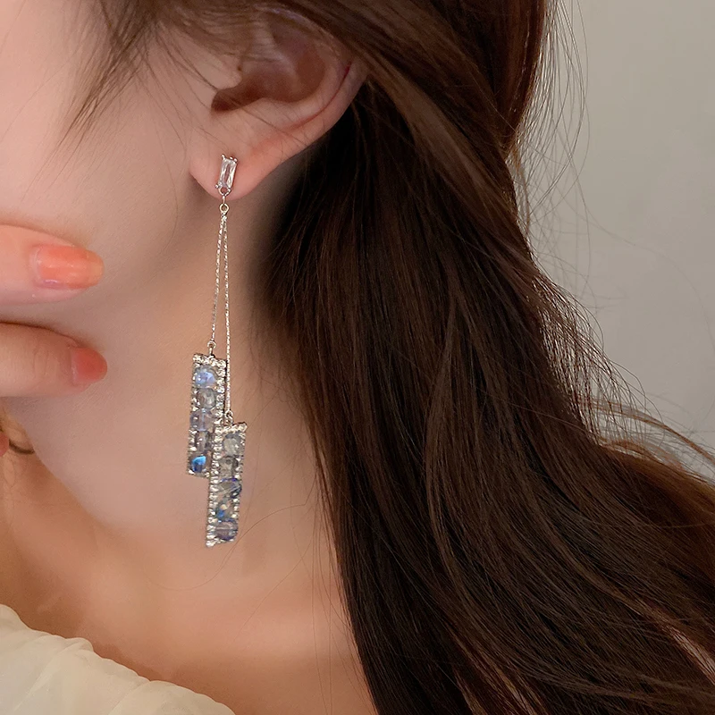 Romantic Rectangle Crystal Dangle Earrings for Women Elegant Temperament CZ Drop Earrings Korean Fashion Girl Party Jewelry
Romantic Rectangle Crystal Dangle Earrings for Women Elegant Temperament CZ Drop Earrings Korean Fashion Girl Party Jewelry