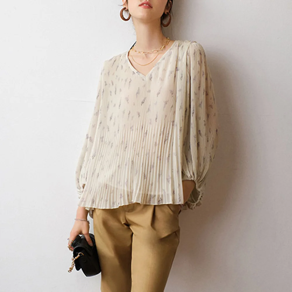 V-Neck Color Block Pleated Lantern Sleeve Long Sleeve Women's Blouse 2022 Spring New Loose Oversize Pullover Shirt Ladies Tops
V-Neck Color Block Pleated Lantern Sleeve Long Sleeve Women's Blouse 2022 Spring New Loose Oversize Pullover Shirt Ladies Tops