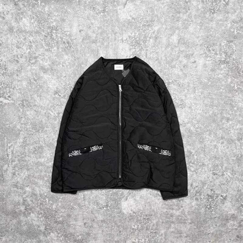 2022fw ASKYURSELF Jacket Men Women 1:1 High Quality Cashew Flower Vintage Grid Military Style Cotton Jacket Coats Black
2022fw ASKYURSELF Jacket Men Women 1:1 High Quality Cashew Flower Vintage Grid Military Style Cotton Jacket Coats Black