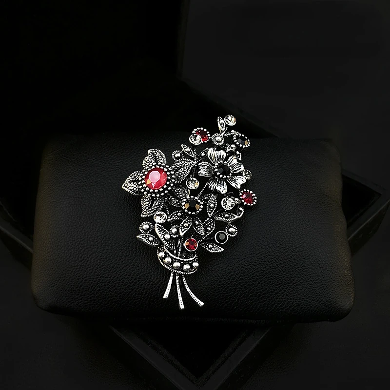 High-End Bouquet Brooch Exquisite Retro Flower Pin Women's Luxury Elegant Corsage Suit Accessories Rhinestone Jewelry Gifts Pins
High-End Bouquet Brooch Exquisite Retro Flower Pin Women's Luxury Elegant Corsage Suit Accessories Rhinestone Jewelry Gifts Pins