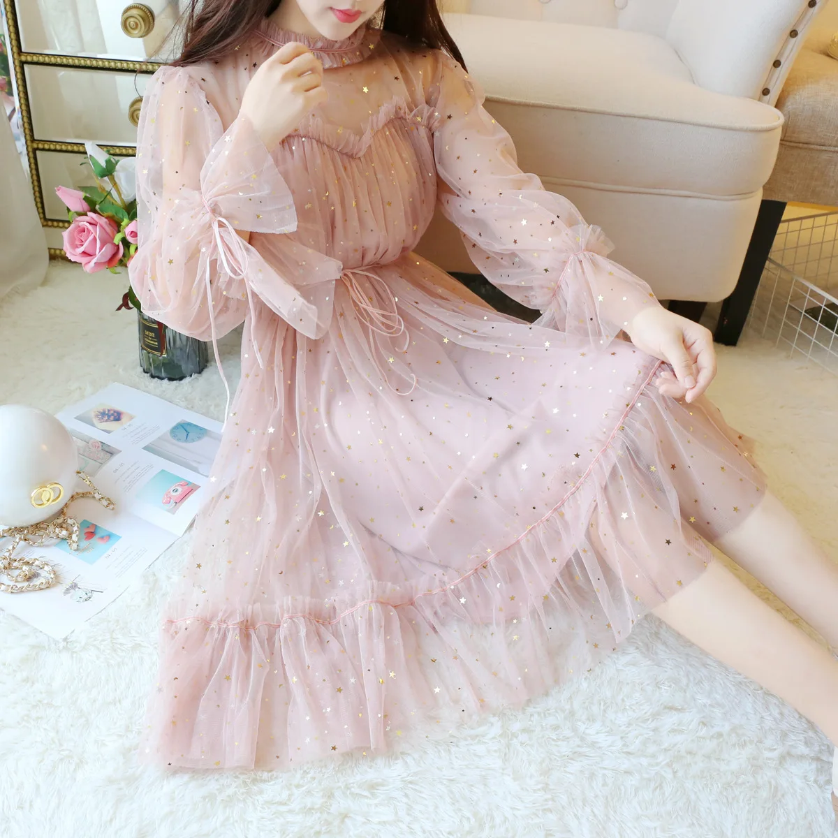 Internet red with the same vintage French gentle wind fairy dress sparkly sequin mesh lace first love girl dress trend 
Internet red with the same vintage French gentle wind fairy dress sparkly sequin mesh lace first love girl dress trend