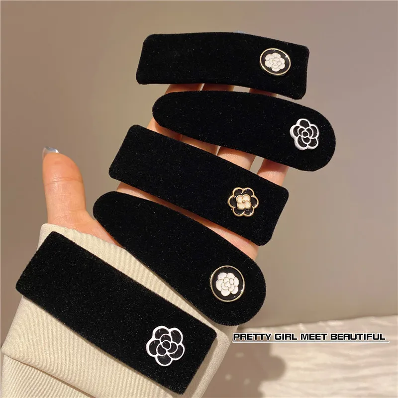 French Vintage Velvet Simple Black BB with Shredded Hair Side Bangs with Girly Hair Accessories Hair Clips for Women 
French Vintage Velvet Simple Black BB with Shredded Hair Side Bangs with Girly Hair Accessories Hair Clips for Women