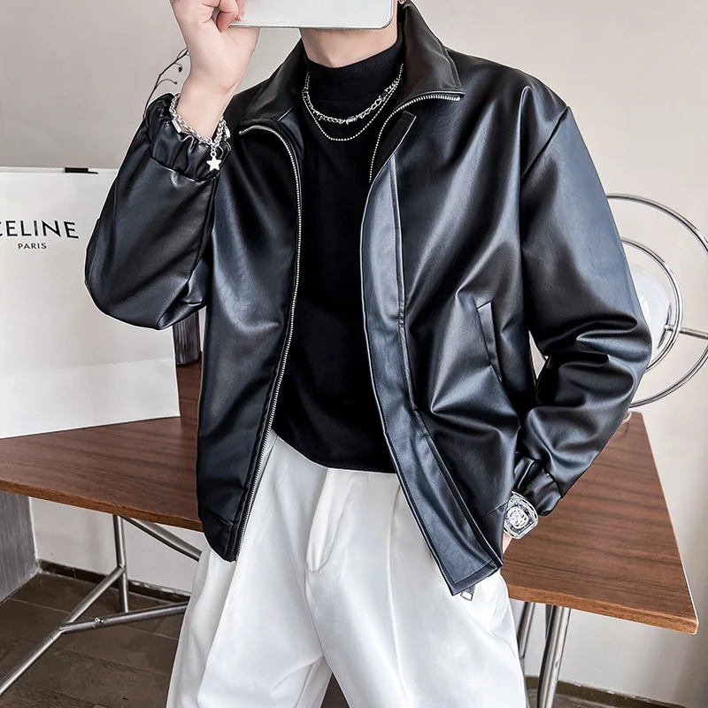 2023 Spring Leather Jackets Men Loose Motorcycle Jacket Streetwear Casual Biker PU Leather Coat Lapel Social Men Clothing
2023 Spring Leather Jackets Men Loose Motorcycle Jacket Streetwear Casual Biker PU Leather Coat Lapel Social Men Clothing