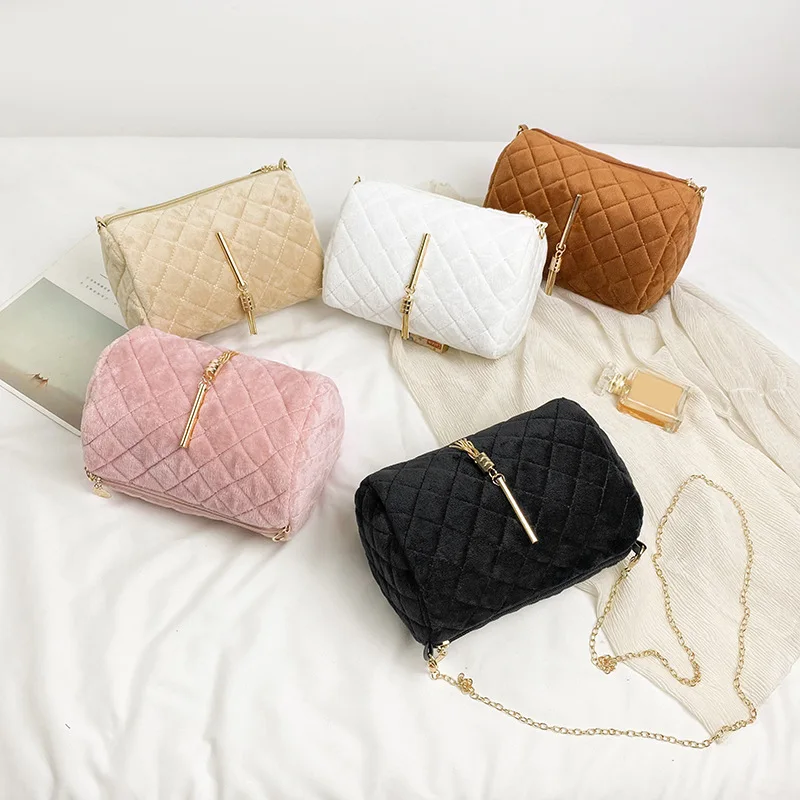 Plush Pillow Bag Autumn and Winter Fashion Simple Retro Chain Bag Tassel Bag Women's Bag Womens Bag
Plush Pillow Bag Autumn and Winter Fashion Simple Retro Chain Bag Tassel Bag Women's Bag Womens Bag
