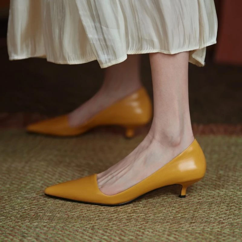 Low Heel Shoes for Women 2022 Summer Leather Slip-On Office Dress Shoes Pointed Toe Female Wedding Bridal Shoes Ladies Pumps
Low Heel Shoes for Women 2022 Summer Leather Slip-On Office Dress Shoes Pointed Toe Female Wedding Bridal Shoes Ladies Pumps