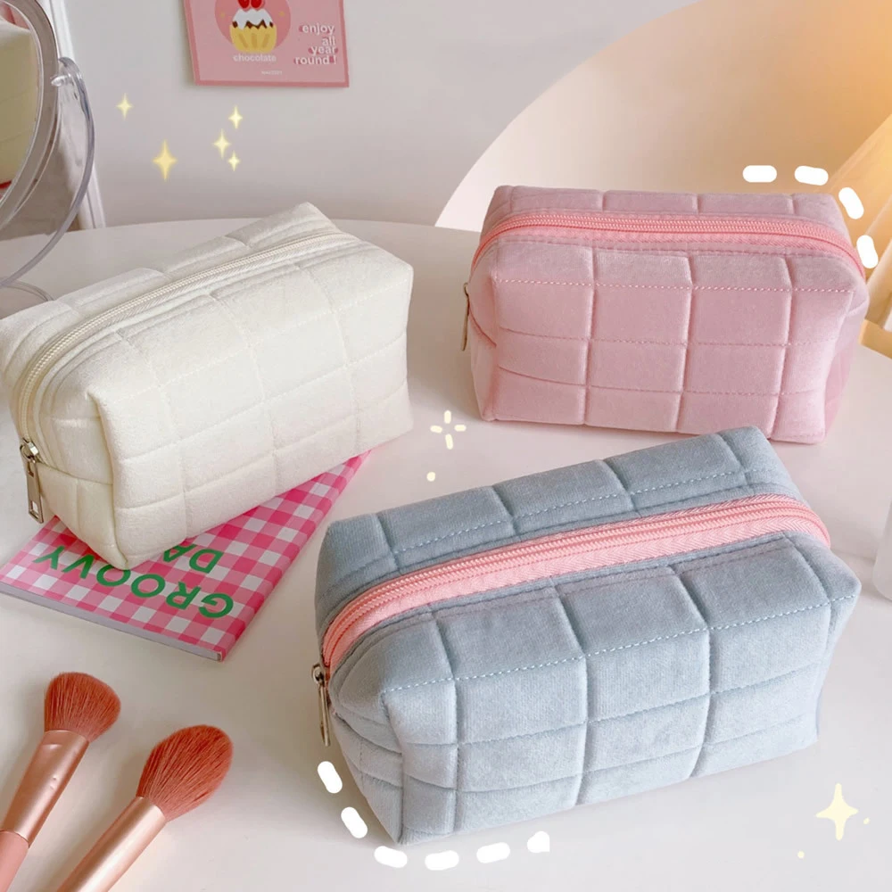 Hot Selling Velvet Makeup Bag Portable for Travel Size with Zipper to Storage Toiletries Large Capacity Organize Cosmetic
Hot Selling Velvet Makeup Bag Portable for Travel Size with Zipper to Storage Toiletries Large Capacity Organize Cosmetic