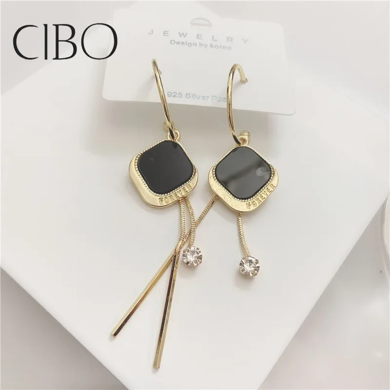 Diamond Geometric Tassel Earrings Women's Long Style Simple Fashion Retro Earrings New Trend Atmosphere Elegant Earrings
Diamond Geometric Tassel Earrings Women's Long Style Simple Fashion Retro Earrings New Trend Atmosphere Elegant Earrings