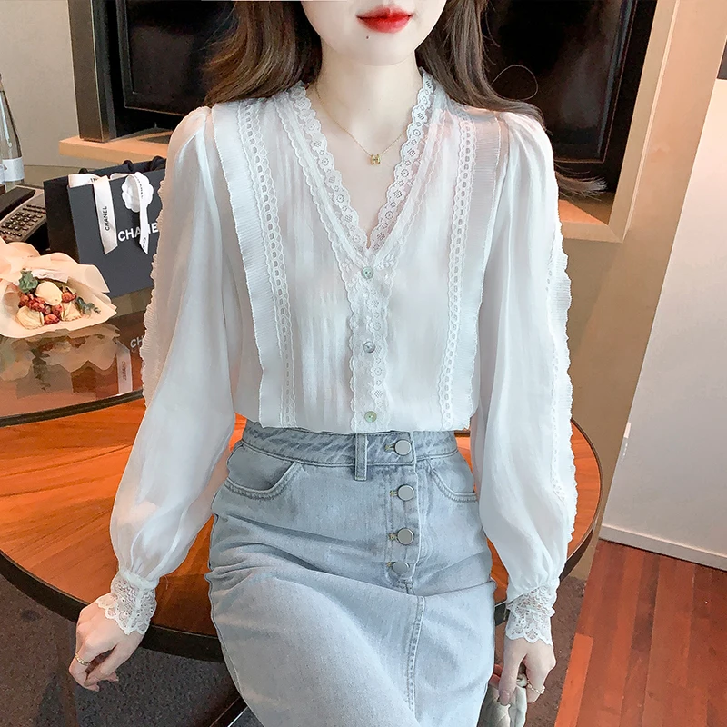 Autumn Women's Long Sleeved V-neck French Princess Sleeve Solid Lace Patchwork Chiffon Shirt Women Tops Blusas Mujer Blouse A200
Autumn Women's Long Sleeved V-neck French Princess Sleeve Solid Lace Patchwork Chiffon Shirt Women Tops Blusas Mujer Blouse A200