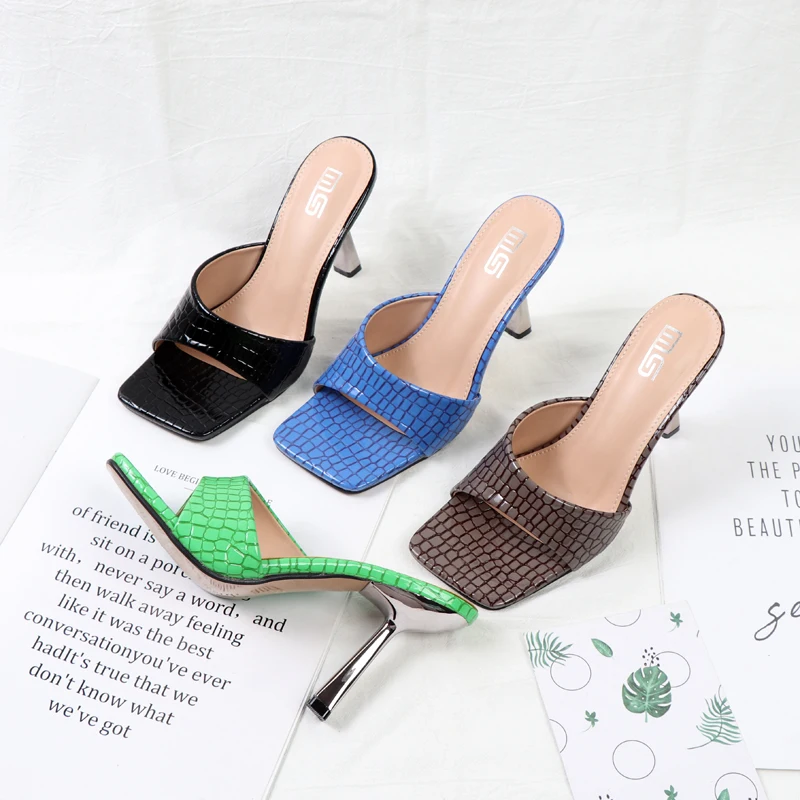 Female slippers 2022 summer stone-striped Patent Leather high-heeled stiletto slippers wear 36-42 size popular women's shoes
Female slippers 2022 summer stone-striped Patent Leather high-heeled stiletto slippers wear 36-42 size popular women's shoes