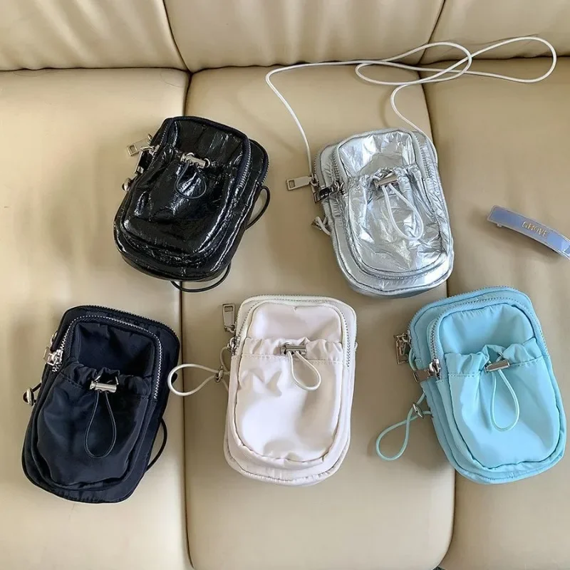 Shoulder Bags Korean Style Pleated Nylon Small Square Bag Woman Simple Casual PU Crossbody Zipper Solid Color Mobile Phone Bag
Shoulder Bags Korean Style Pleated Nylon Small Square Bag Woman Simple Casual PU Crossbody Zipper Solid Color Mobile Phone Bag
