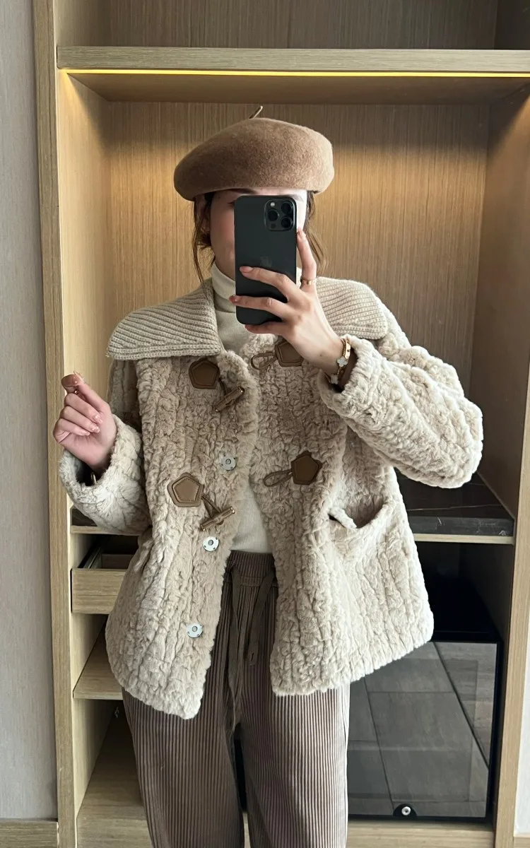 Faux Lamb Fur Coat Winter Autumn Fashion Warm Women Coat Japanese Fashion Girls Horn Buttons Short Overcoat
Faux Lamb Fur Coat Winter Autumn Fashion Warm Women Coat Japanese Fashion Girls Horn Buttons Short Overcoat