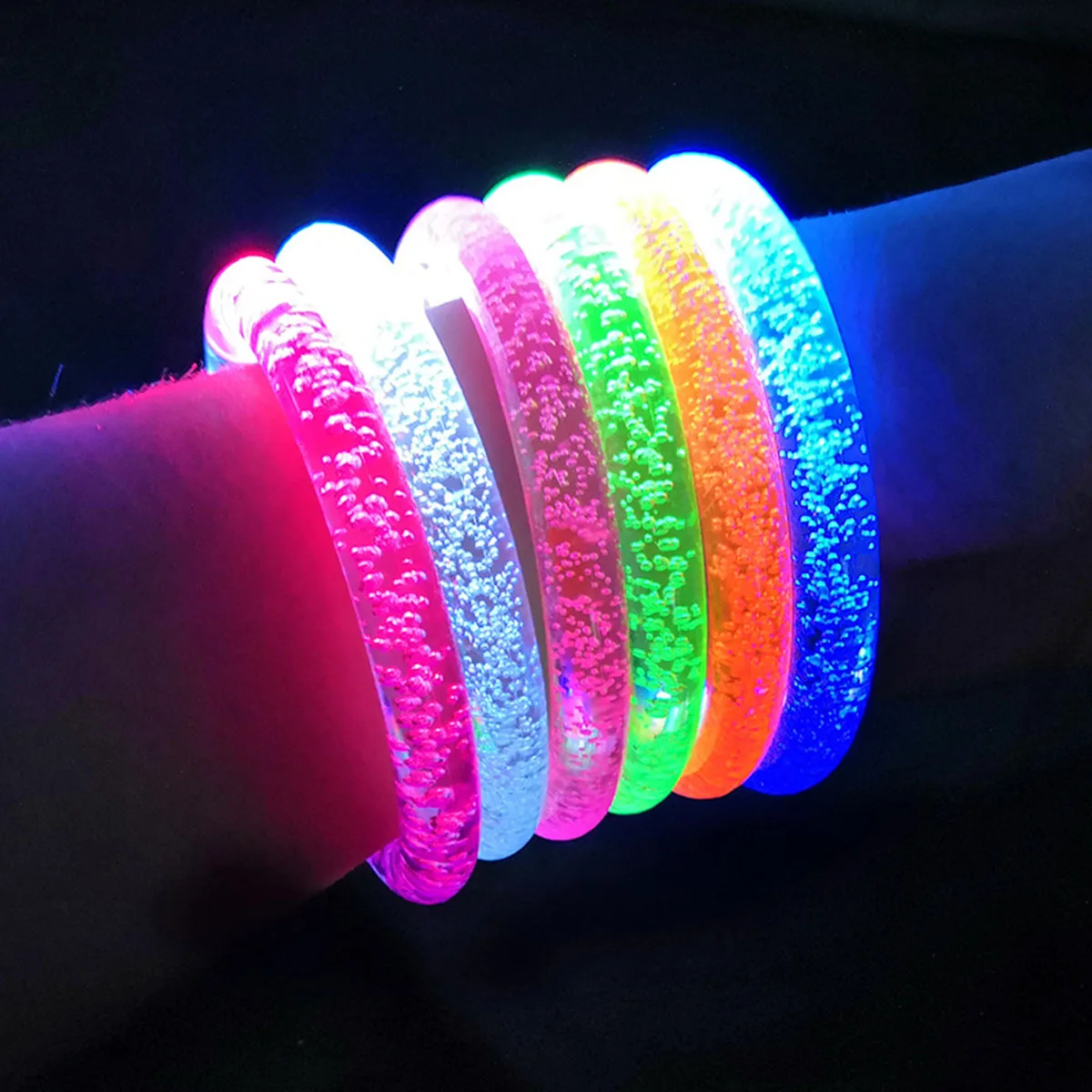 Светящиеся браслеты LED набор из 6 штук
Светящиеся браслеты LED набор из 6 штук