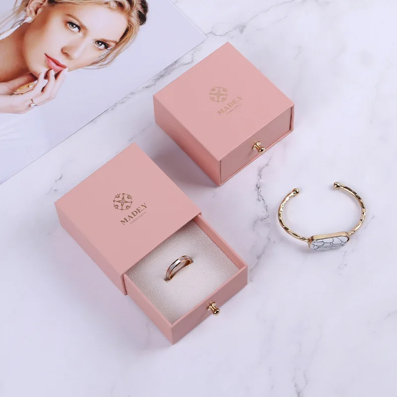 Customized Ring Necklace Jewelry Packing Box Pull-out Jewelry Box Pull-out Jewelry Packaging Paper Box necklace holder
Customized Ring Necklace Jewelry Packing Box Pull-out Jewelry Box Pull-out Jewelry Packaging Paper Box necklace holder