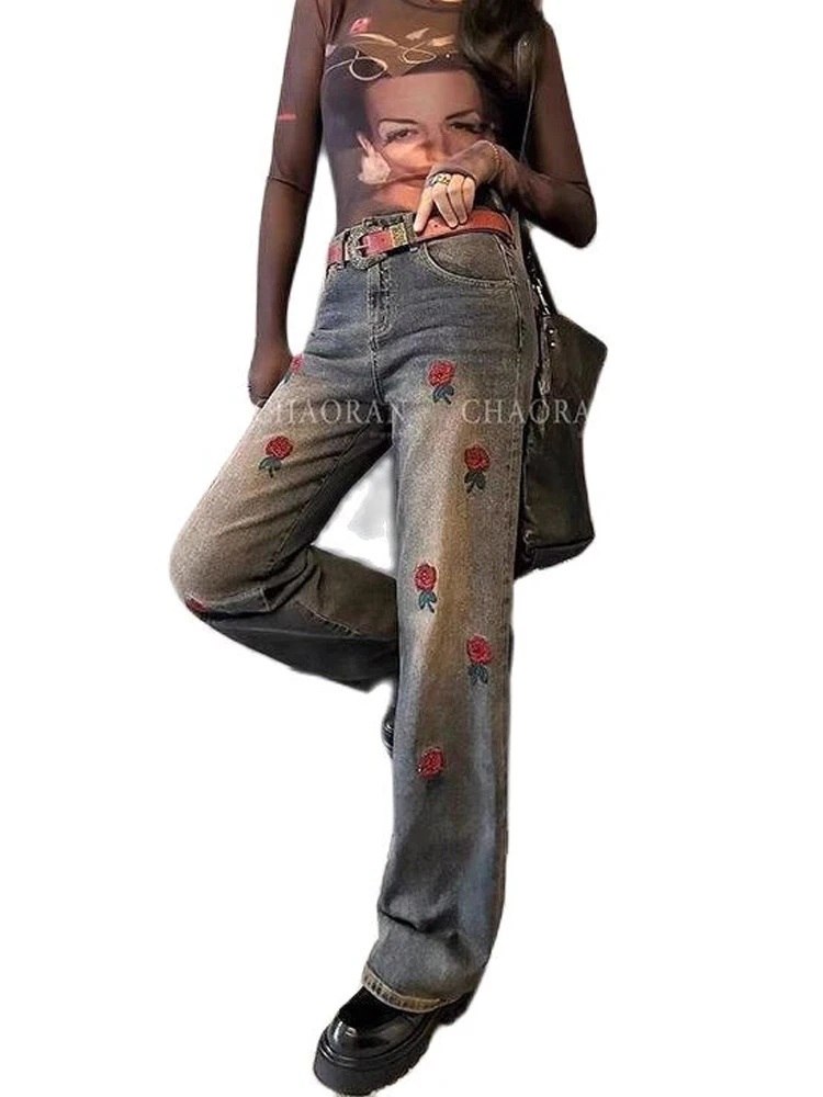 Женские джинсы с цветочной вышивкой, винтажные свободные брюки из денима с высокой талией и широкими штанинами, уличная одежда на пуговицах, осень 2023
Женские джинсы с цветочной вышивкой, винтажные свободные брюки из денима с высокой талией и широкими штанинами, уличная одежда на пуговицах, осень 2023