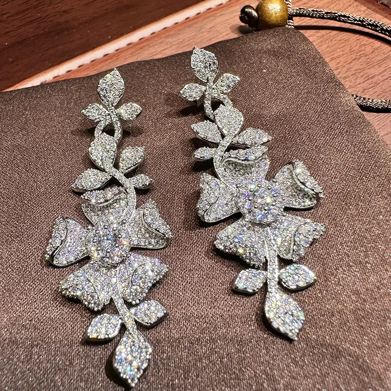 Women Vintage Flowers and Leaves Full of Diamonds Temperament Dress Petals Earrings
Women Vintage Flowers and Leaves Full of Diamonds Temperament Dress Petals Earrings
